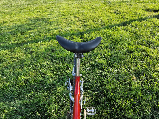 best bike seat on bike in green grass