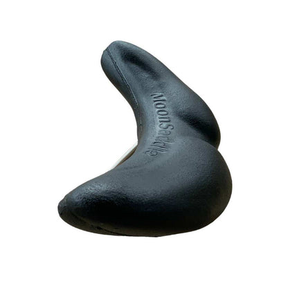 noseless bike seat facing right